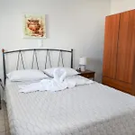شقة Akrothalassia آداماس