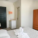 Akrothalassia شقة