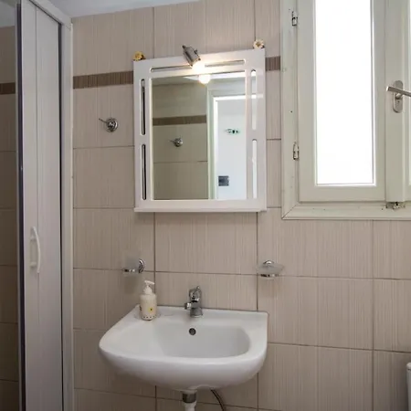 Akrothalassia * 阿达玛斯