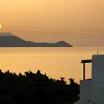 Akrothalassia * אדאמאס