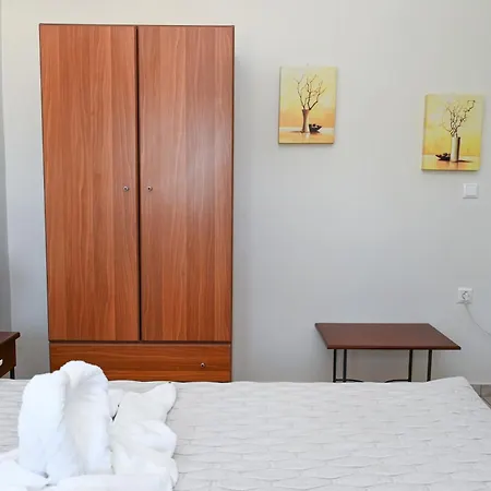 דירה Akrothalassia *