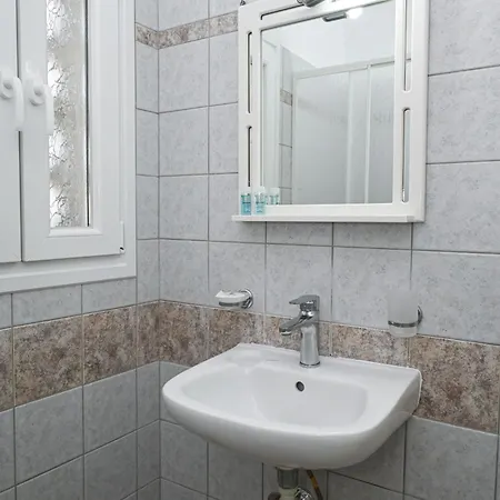 Akrothalassia * אדאמאס