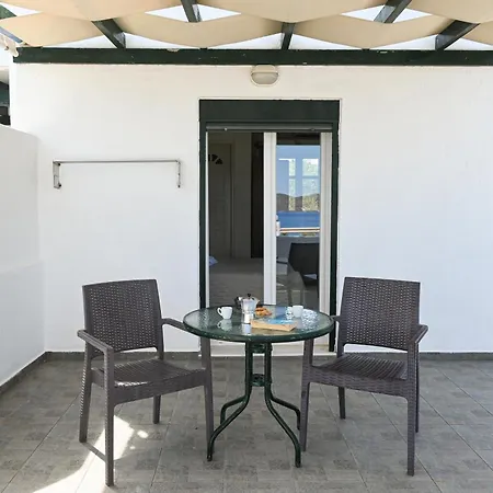 Akrothalassia אדאמאס