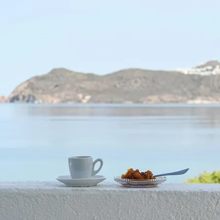 Akrothalassia Adamantas (Milos)