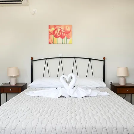 Akrothalassia * אדאמאס