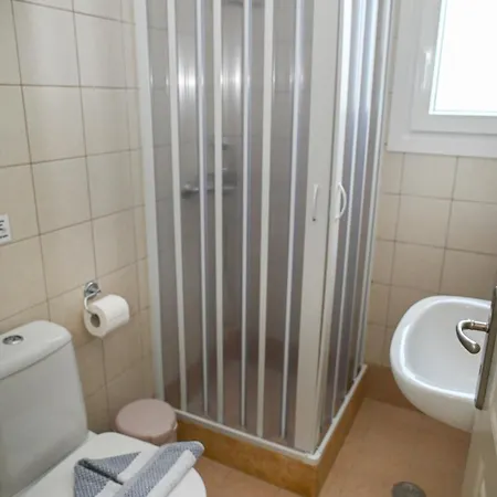 Akrothalassia דירה אדאמאס