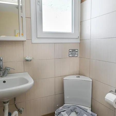 דירה Akrothalassia אדאמאס