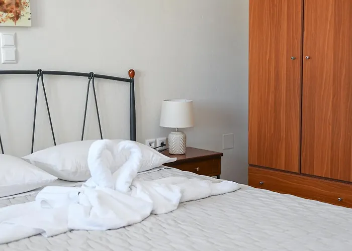 Akrothalassia * آداماس