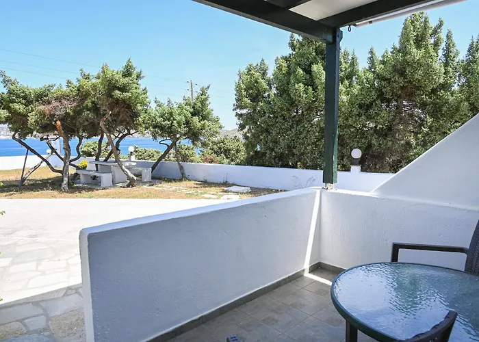 Akrothalassia Adamantas (Milos)