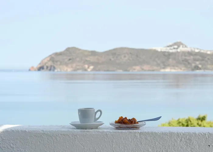 Akrothalassia Adamantas (Milos)