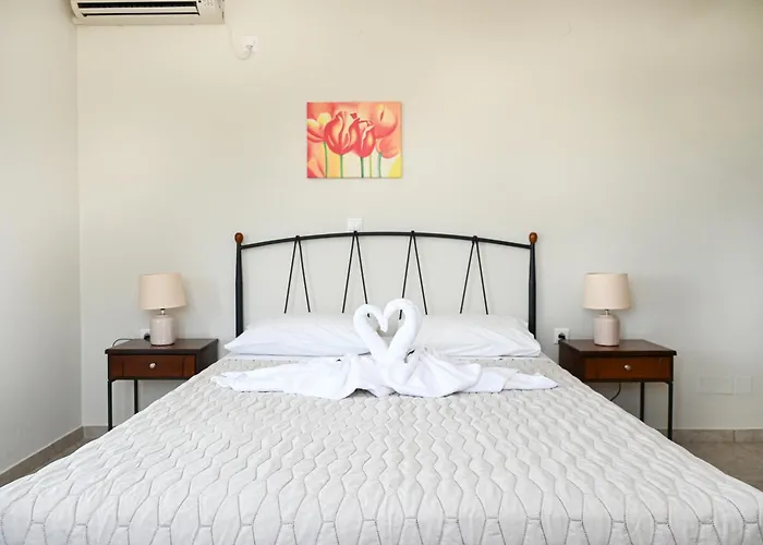 Akrothalassia * آداماس