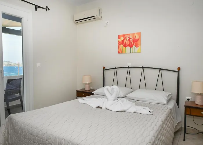 Akrothalassia Adamantas (Milos)