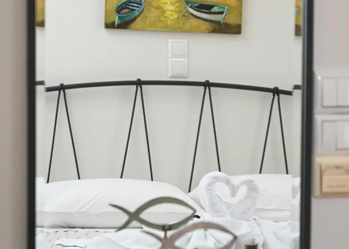 Daire Akrothalassia Adamantas (Milos)